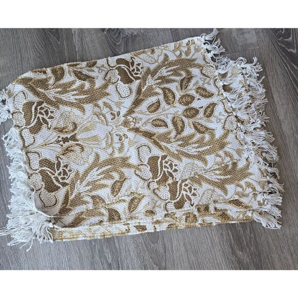 Lot of 6 Amelia Collection Baroque Placemats White / Gold NICE - Picture 1 of 15